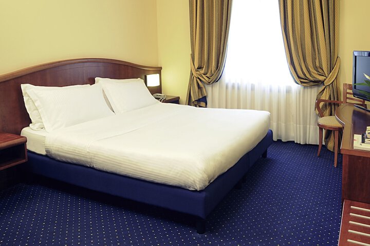 Room 22 of 108