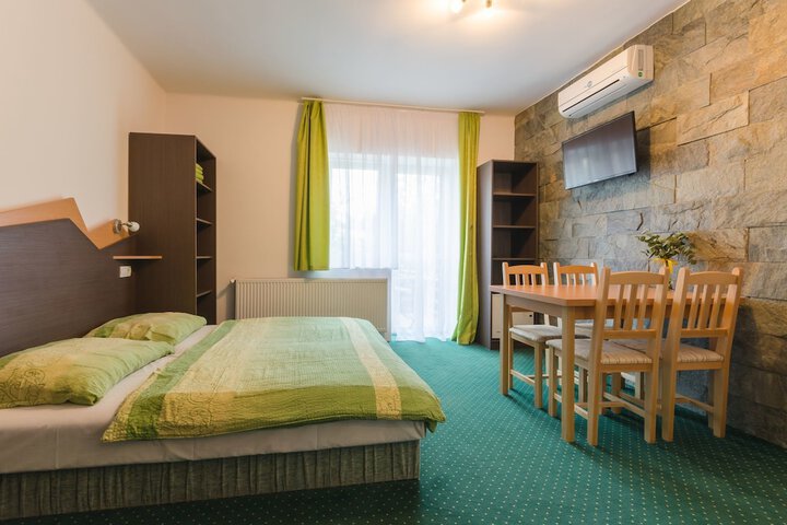 Room 13 of 29