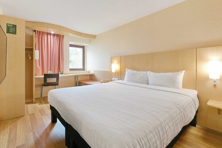 Room 10 of 36