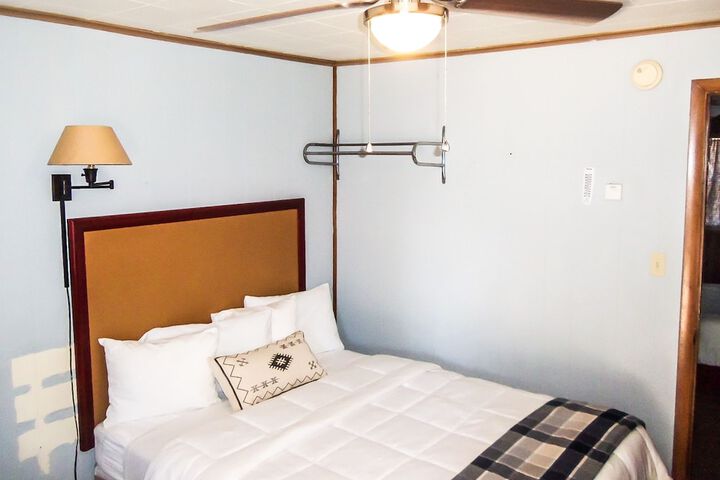 Room 11 of 83