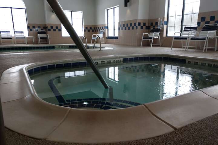 Indoor spa tub