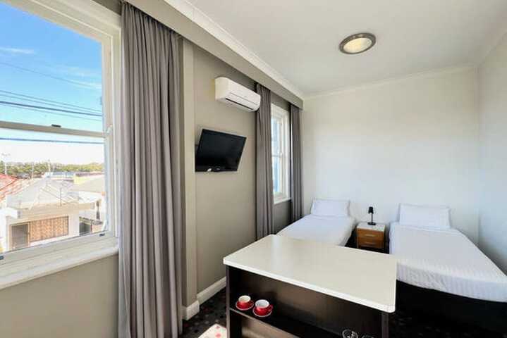 Room 6 of 27