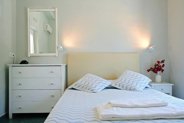 Room 16 of 76