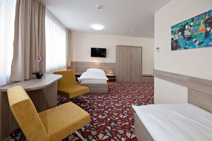 Room 4 of 40