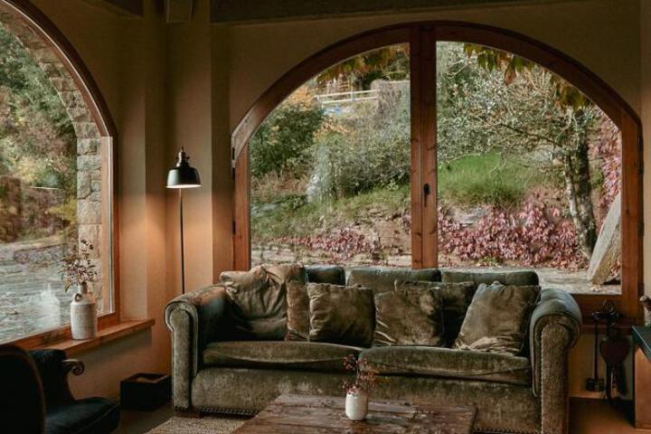 Lounge 11 of 23