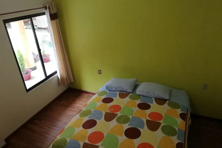 Room 6 of 11