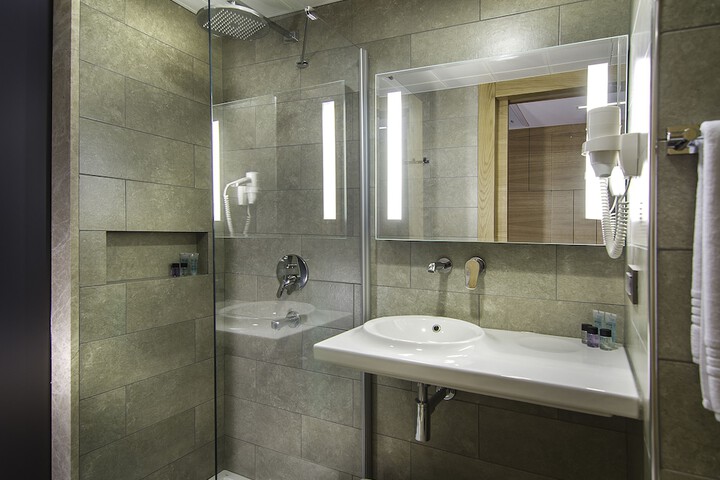Room 15 of 49