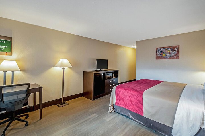 2 Queen Beds (6 of 7)