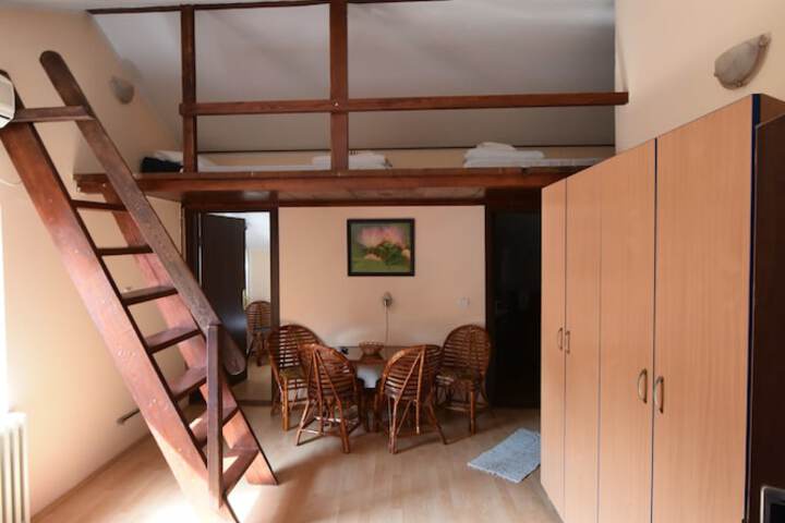 Room 22 of 68