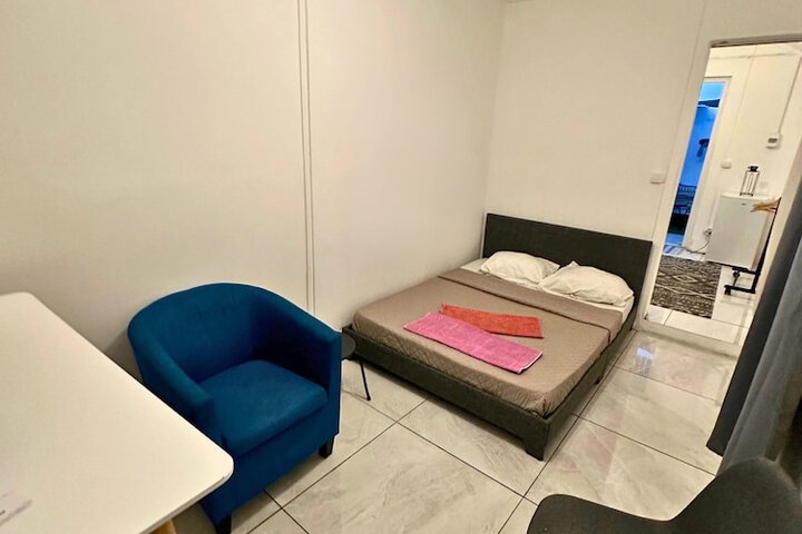 Room 3 of 33