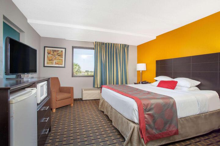 1 King Bed (7 of 14)