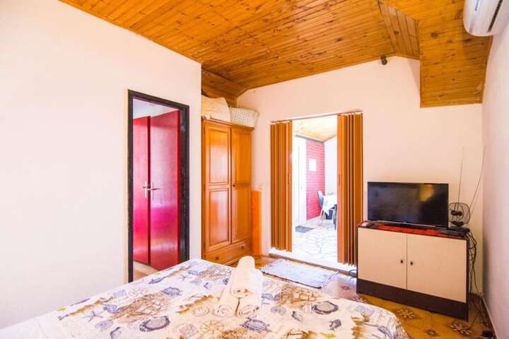 Room 5 of 27
