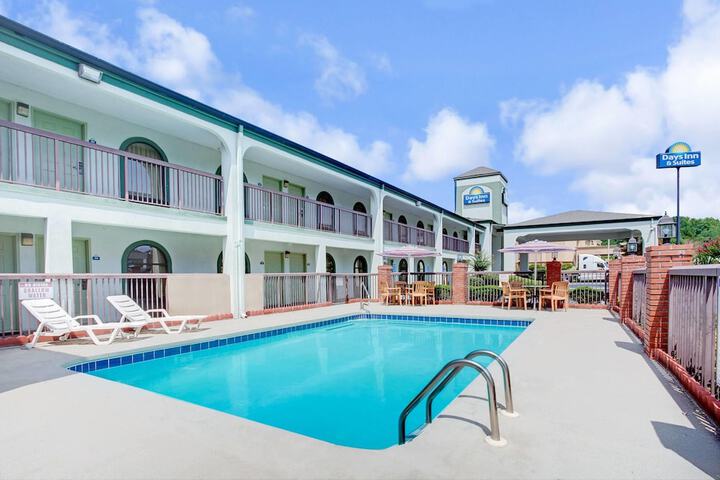Pools & Facilities