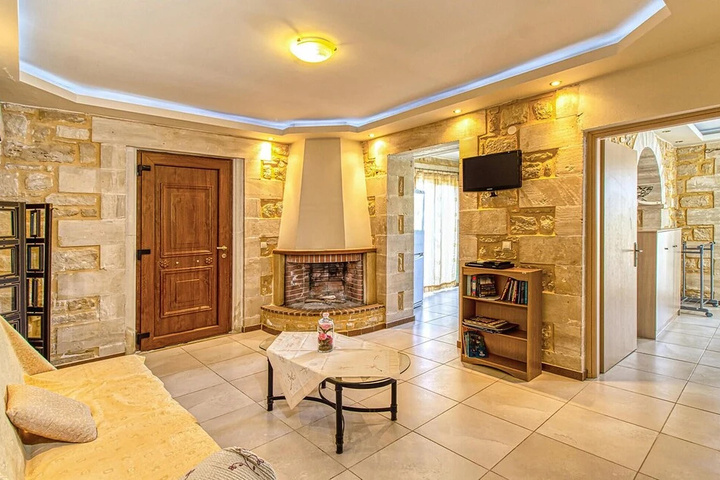 Stunning Home in Chania With Jacuzzi Wifi and 3 Bedrooms