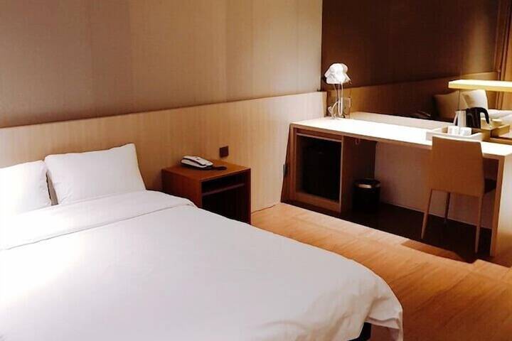 Room 29 of 84