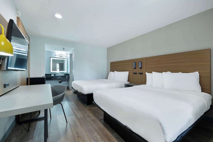 2 Queen Beds (9 of 13)