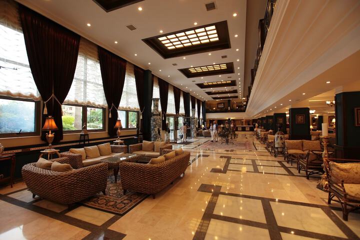 Entrance & Lobby