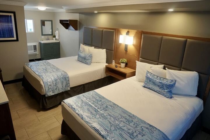 2 Queen Beds (8 of 9)