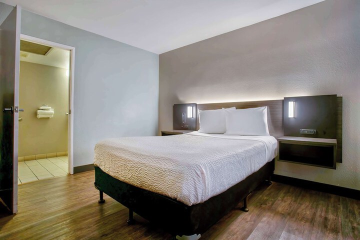 Room 48 of 99