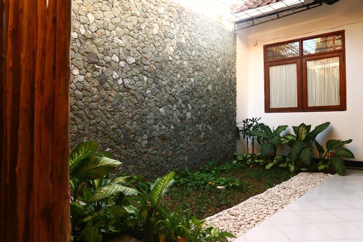 Hotel Exterior 2 of 14