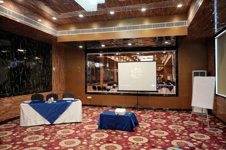 Ballroom/Hall 39 of 68