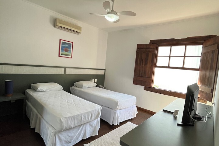 Room 27 of 115