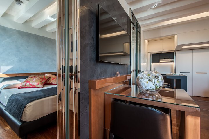 Room 50 of 77