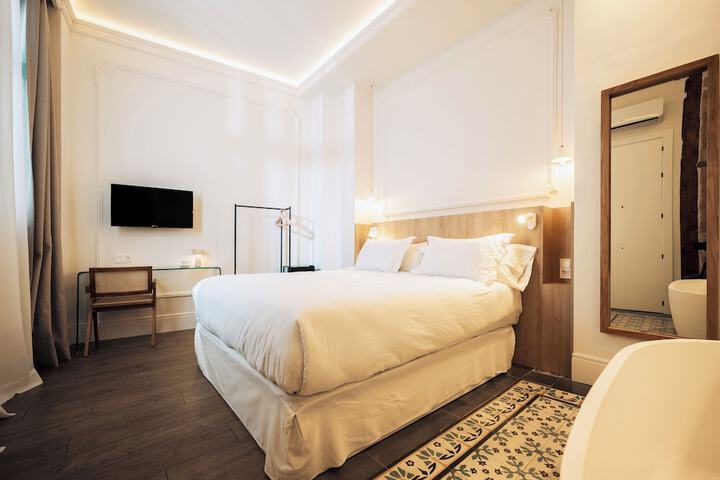 Room 32 of 80