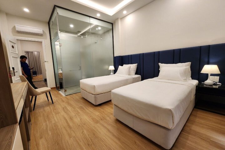 Room 12 of 24