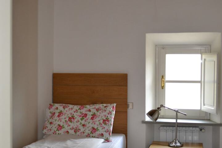 Room 26 of 98