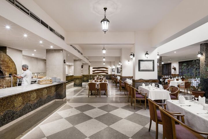 Dining 102 of 156