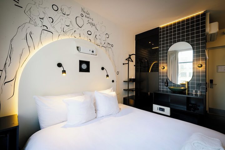 Room 21 of 46