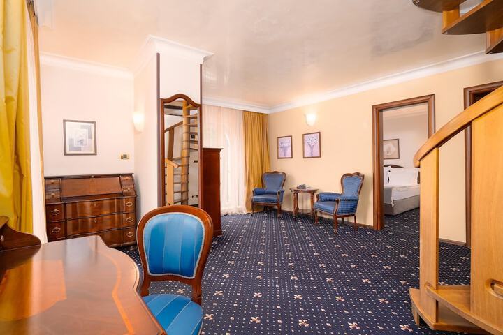 Room 33 of 159