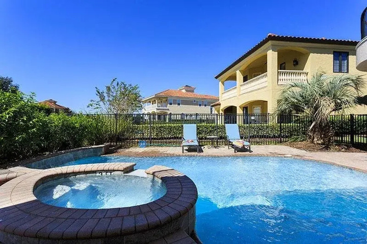 Pool 10 of 16