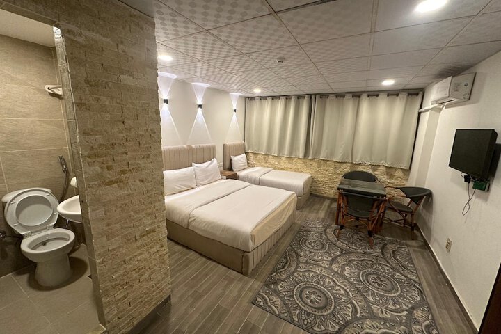 Room 22 of 46