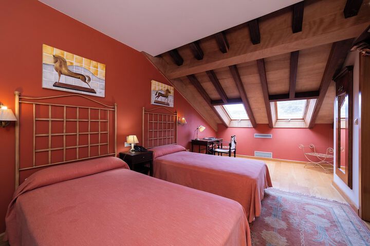 Room 7 of 18