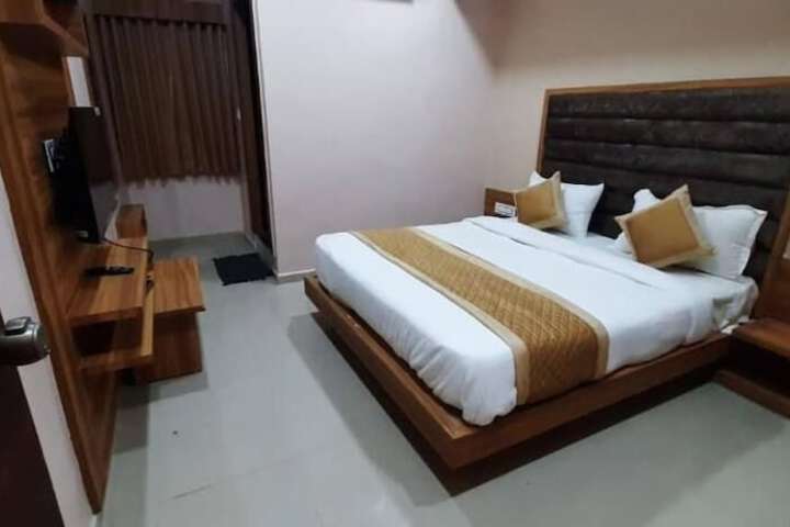 Room 12 of 40