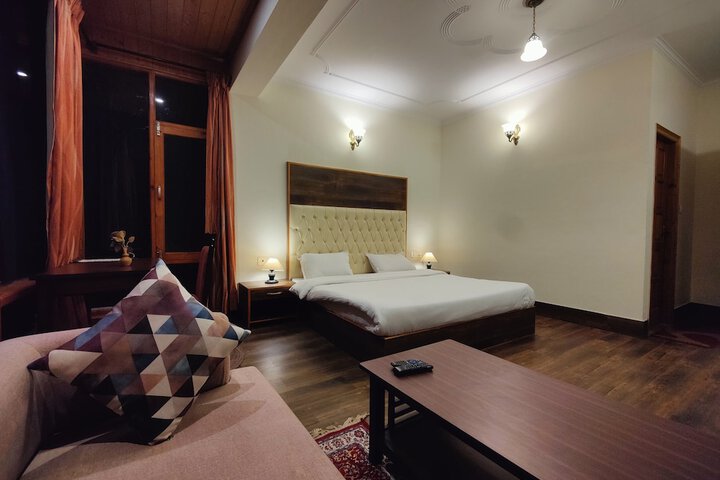 Room 13 of 76