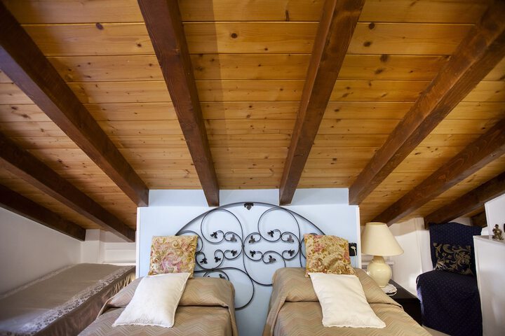 Room 4 of 235