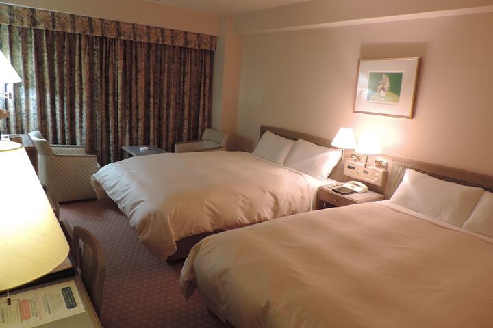 Room 18 of 116