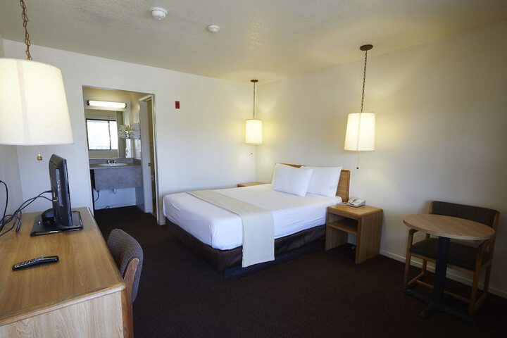 Premium Queen Bed (1 of 6)