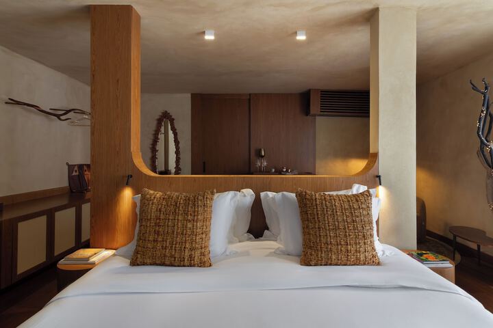 Room 9 of 33