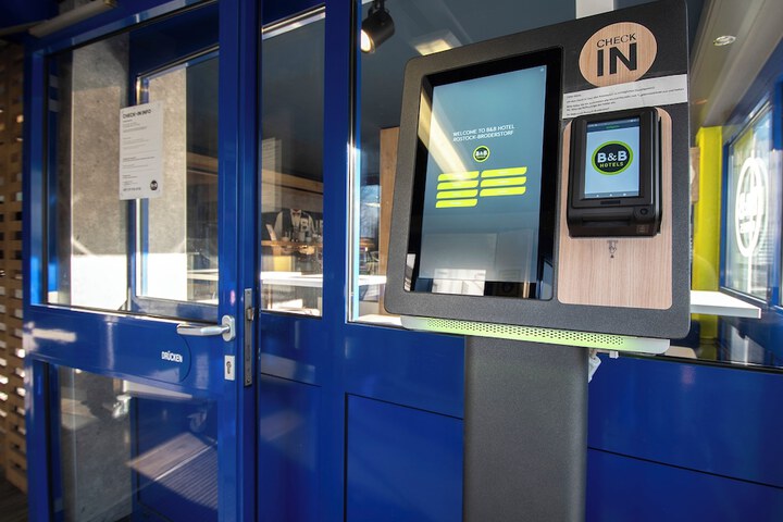 Check-in/check-out kiosk