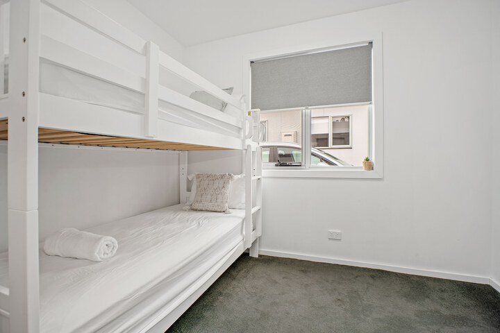 Room 2 of 121