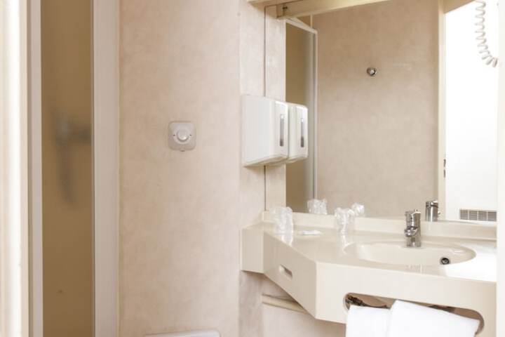 Room 19 of 28