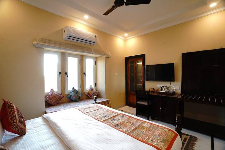 Room 4 of 17