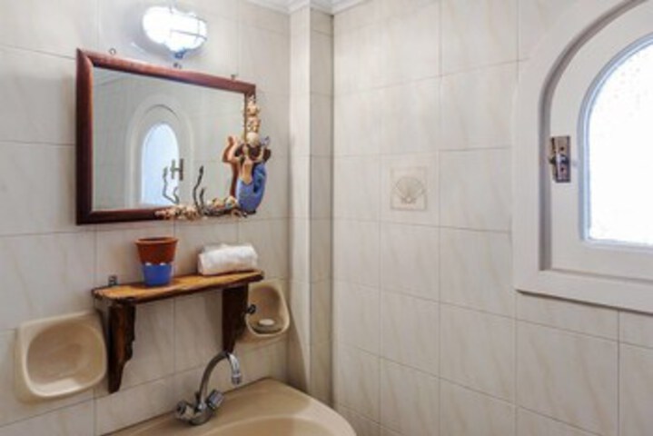 Room 2 of 39