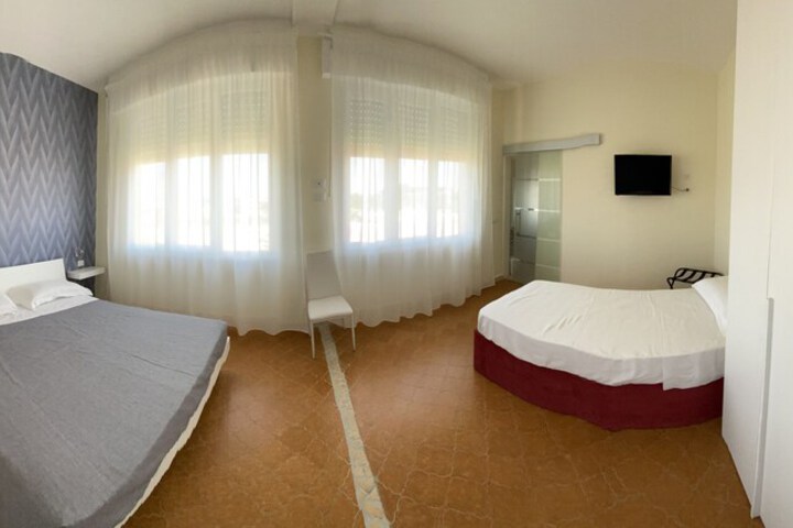 Room 7 of 99
