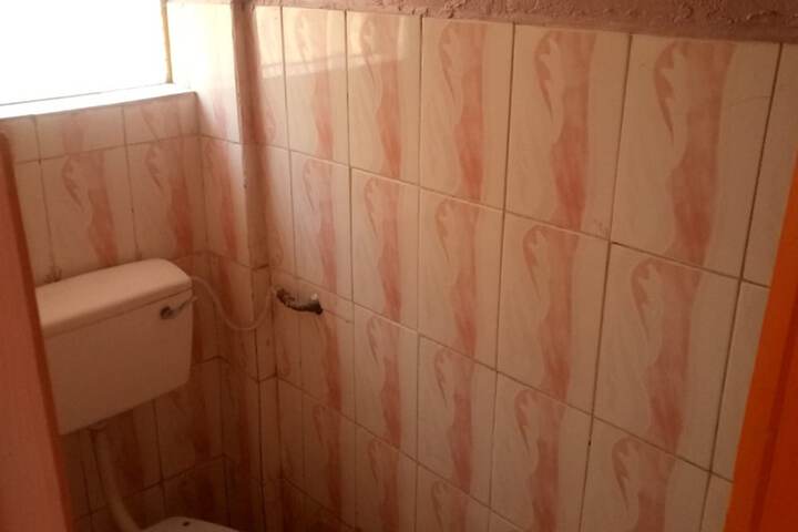 Room 4 of 10