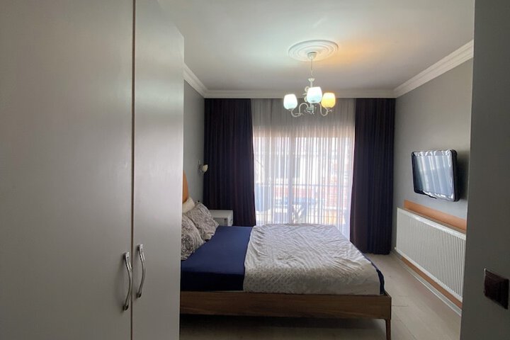 Room 3 of 43